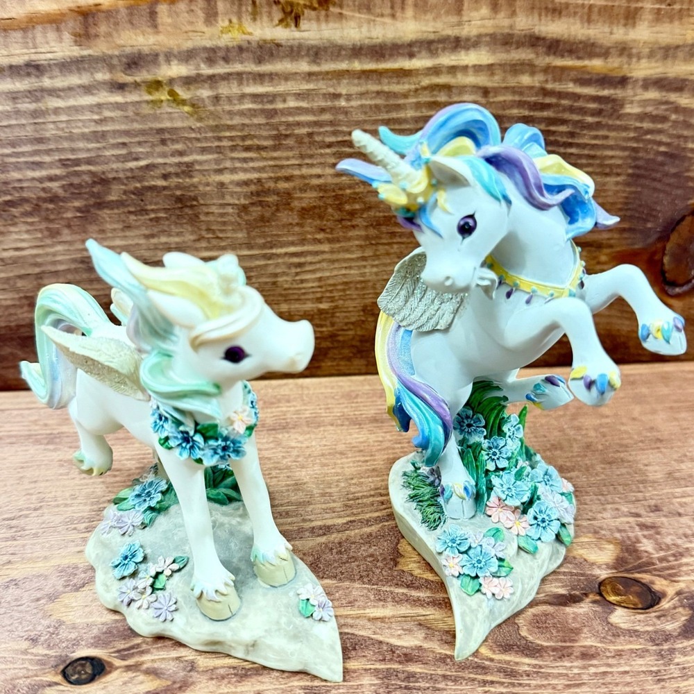 Hamilton Collection Rainbow Dreams First Glance Winged Unicorn Figurine Set READ